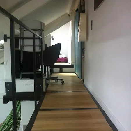 Sunny And Serene Hideaway In With Ac Apartamento París