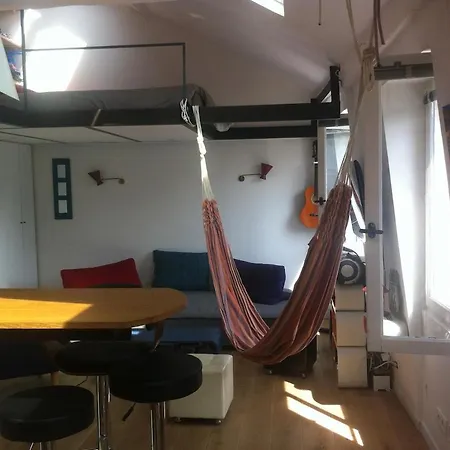 Sunny And Serene Hideaway In With Ac Apartamento Paris