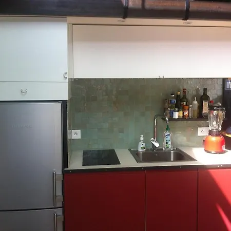 شقة Sunny And Serene Hideaway In With Ac