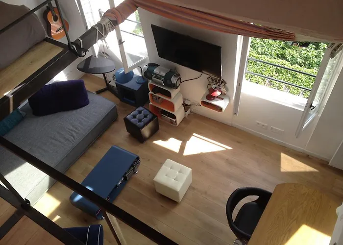 Sunny And Serene Hideaway In With Ac パリ