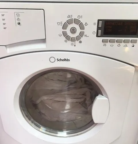 Sunny And Serene Hideaway In With Ac パリ