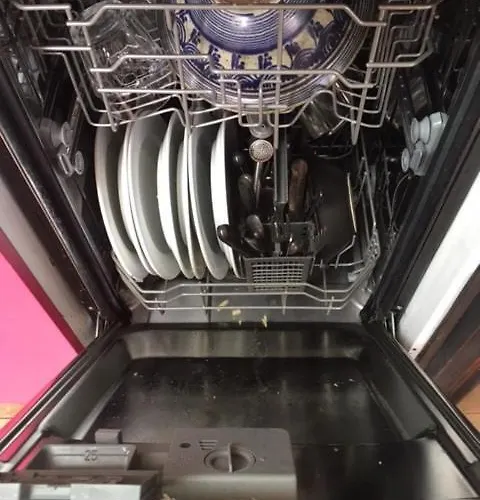 Sunny And Serene Hideaway In With Ac * パリ