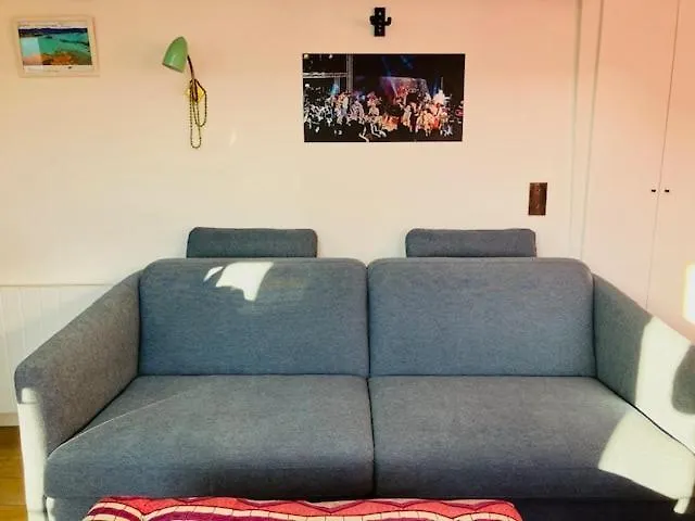 Sunny And Serene Hideaway In With Ac * パリ