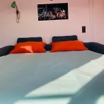 Sunny And Serene Hideaway In With Ac 아파트 파리